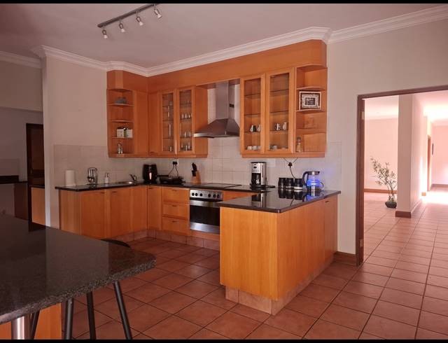4 BEDROOM CLUSTER TO LET IN BRYANSTON
